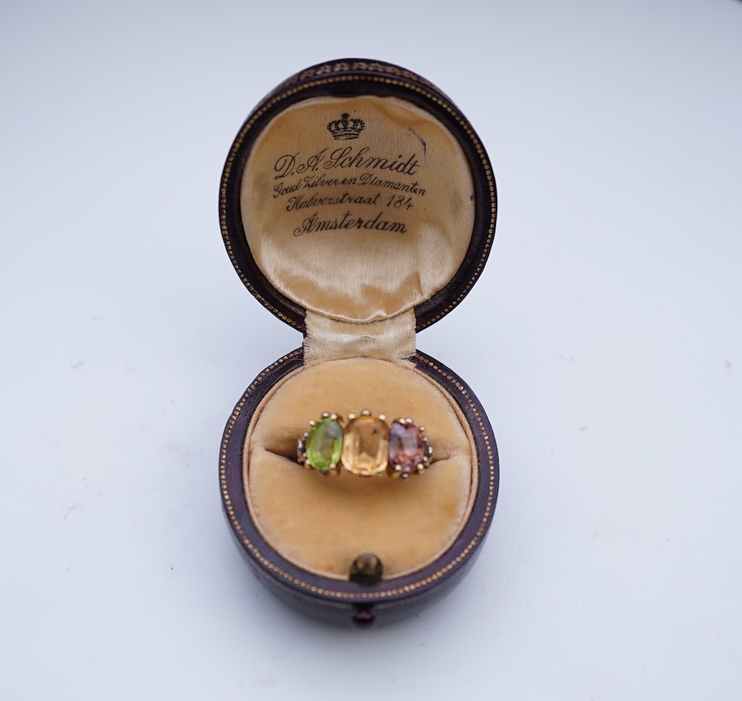 A multi-gem ring